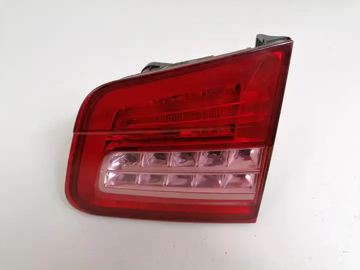 Citroen C5 (2008 - 2017) 9687582980 Задний фонарь в крышке багажника — фото 1