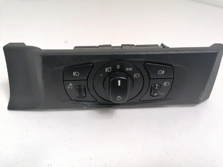 BMW 5 E60 E61 (2004 - 2010) 6953739 Включатель фонарей — фото 1