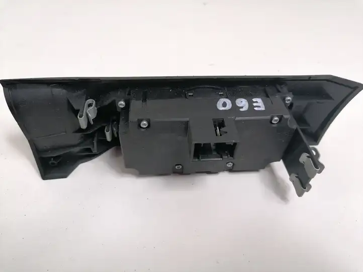 BMW 5 E60 E61 (2004 - 2010) 6953739 Включатель фонарей — фото 3