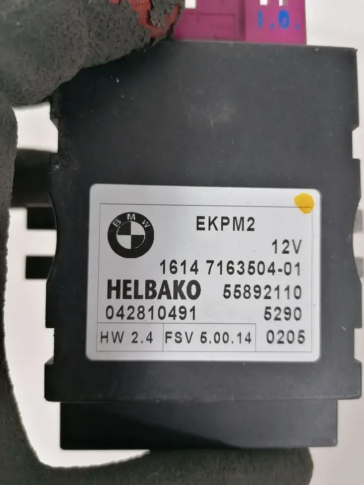 BMW 5 E60 E61 (2004 - 2010) 7163504 Реле насоса горючего — фото 2