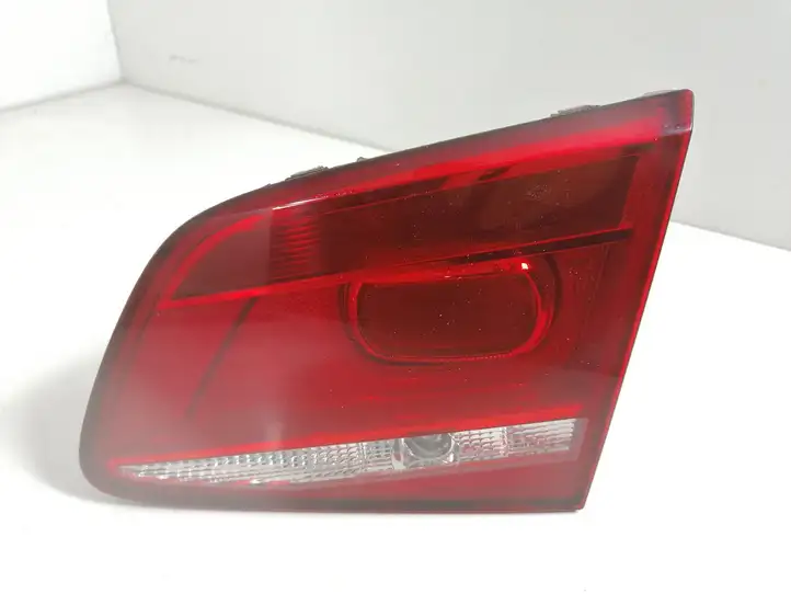 Volkswagen PASSAT B7 (2011 - 2014) 3AE945094J Задний фонарь в крышке багажника — фото 1