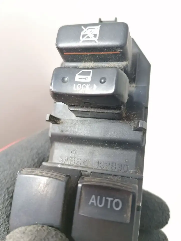 Toyota RAV 4 (XA30) (2006 - 2016) 192830 Блок кнопок стеклоподъемников — фото 2
