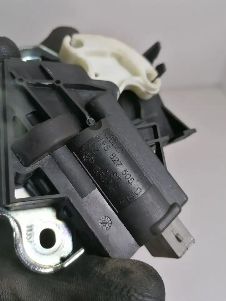 Volkswagen PASSAT B6 (2005 - 2010) 4F5827505D Замок крышки багажника — фото 2