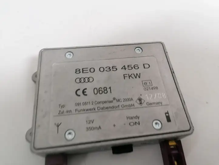 Audi A3/S3 8P (2004 - 2008) 8E0035456D Усилитель антенны — фото 2
