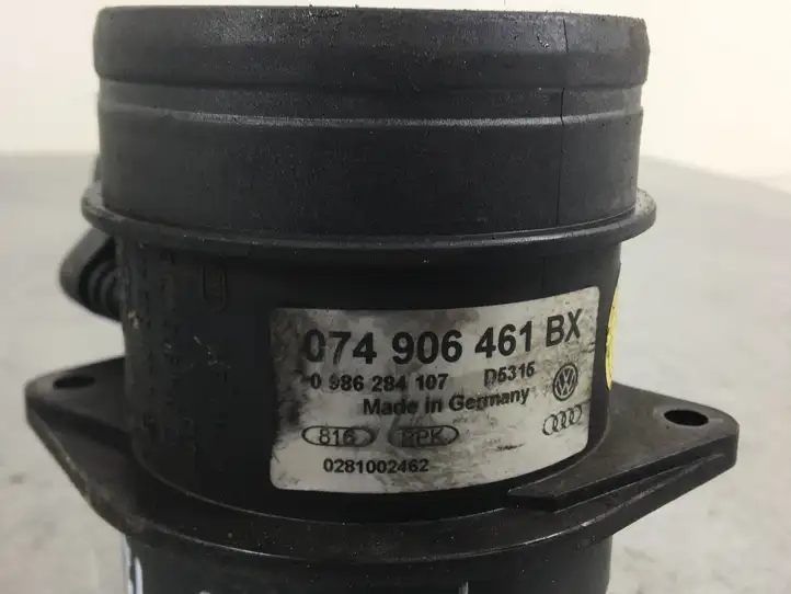Audi A3/S3 8P (2004 - 2008) 074906461BX Датчик массового расхода воздуха — фото 3