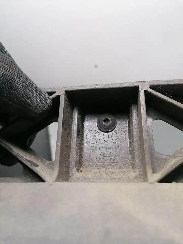 Audi Q7 4L (2005 - 2009) 4L0807329 Кронштейн заднего бампера — фото 2