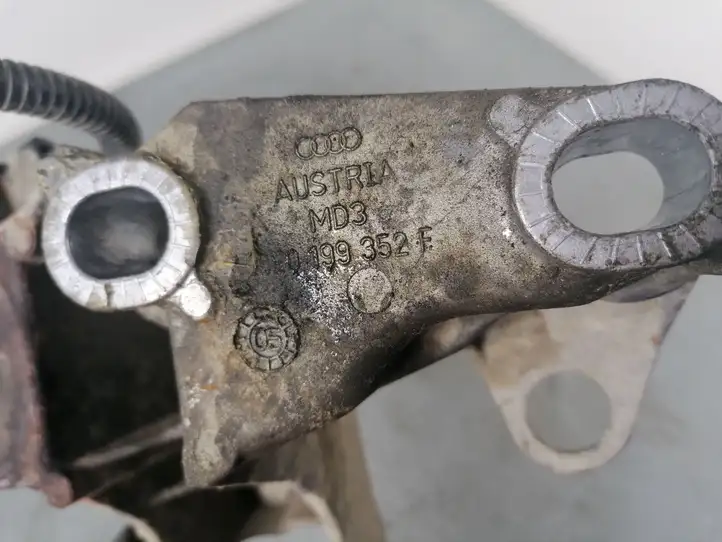 Audi A4 S4 B7 8E 8H (2004 - 2009) 8E0199352F Кронштейн двигателя — фото 3