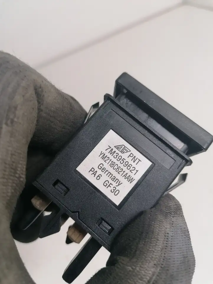 Volkswagen Sharan (2003 - 2010) 7M3959621 Кнопка обогрева стекла — фото 2