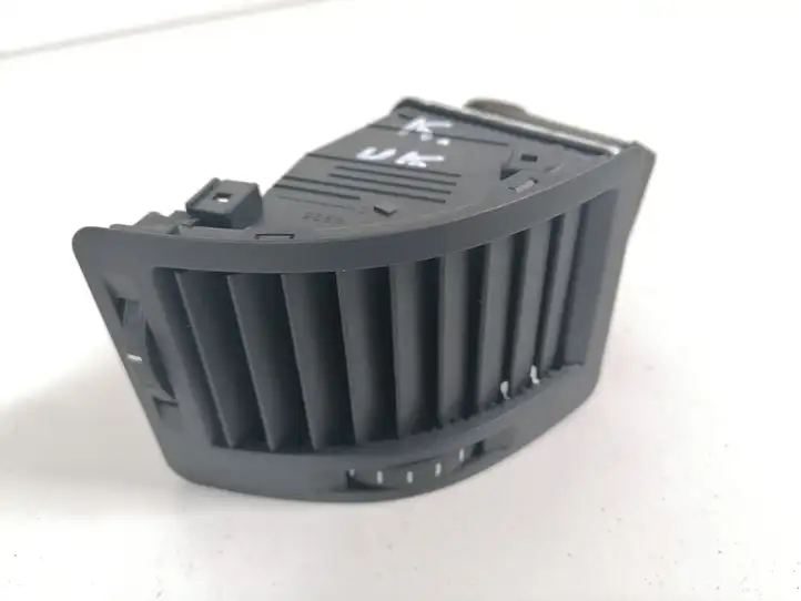 Skoda Octavia Mk2 (1Z) (2004 - 2013) 1Z0819701 Боковой воздушный дефлектор — фото 1