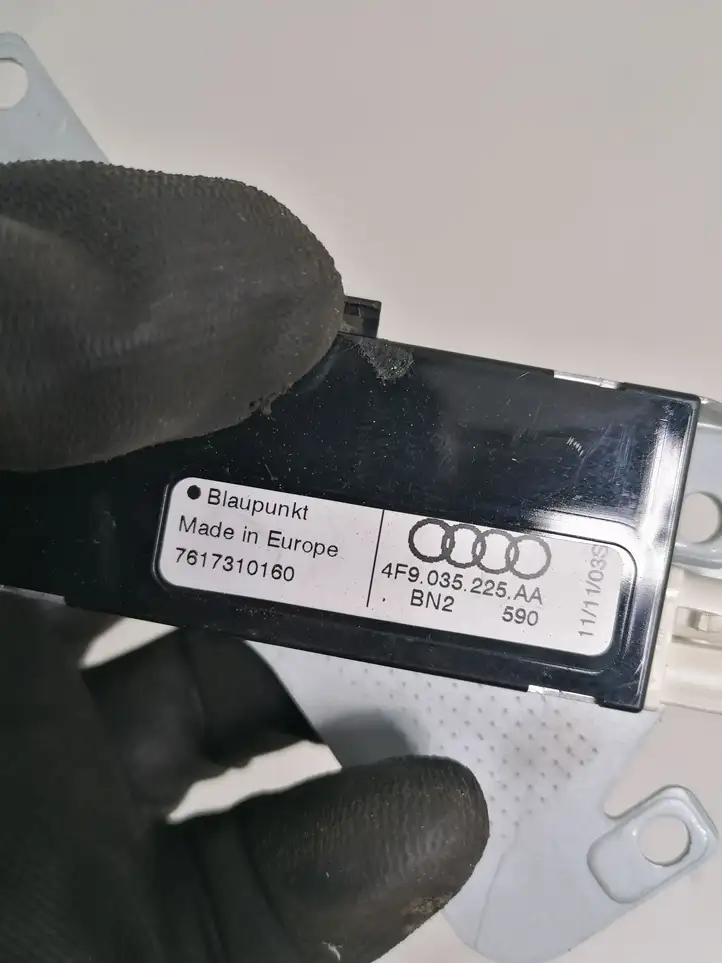 Audi A6 S6 C6 4F (2008 - 2011) 4F9035225AA Усилитель антенны — фото 2