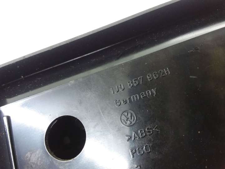 Volkswagen Golf IV (1998 - 2005)  1J0857962H Задняя пепельница