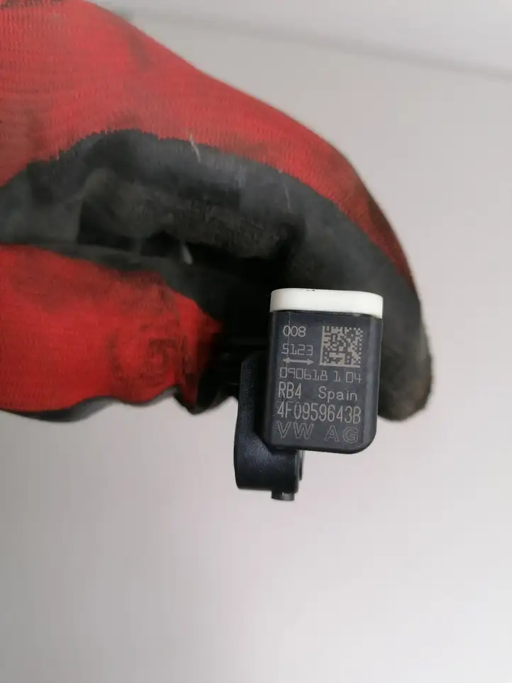 Audi A6 S6 C6 4F (2008 - 2011) 4F0959643B Датчик удара SRS — фото 2