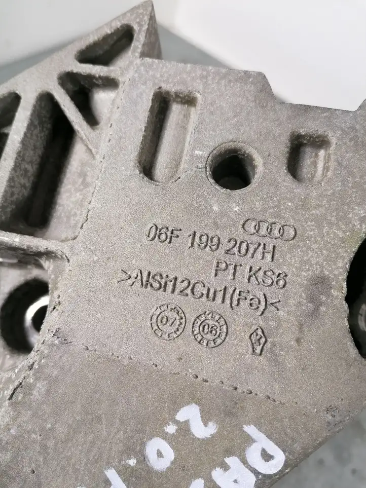Volkswagen PASSAT B6 (2005 - 2010) 06F199207H Кронштейн двигателя — фото 3