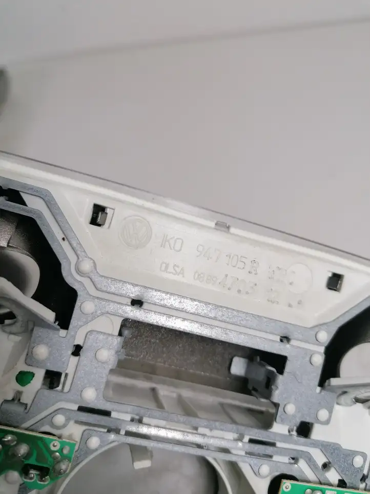 Volkswagen Tiguan (2007 - 2011) 1K0947105R Передняя подсветка — фото 2