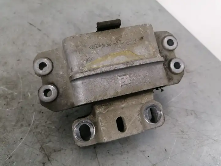 Volkswagen Touran I (2003 - 2010) 1K0199555AO Опора двигателя — фото 2