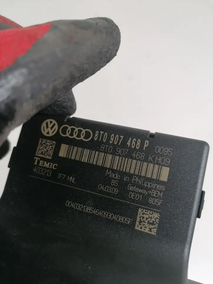 Audi A5 8T 8F (2007 - 2011) 8T0907468P Блок управления парктрониками — фото 2