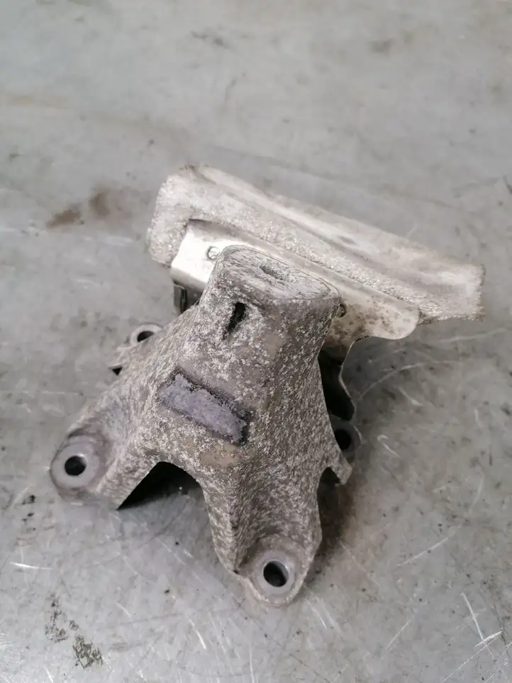 Audi A5 8T 8F (2007 - 2011) 8K0199307AJ Кронштейн двигателя — фото 1