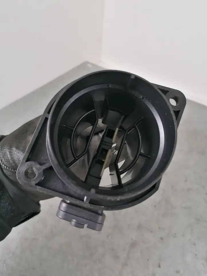 Volkswagen Golf VII (2013 - 2019) 04L906461B Датчик массового расхода воздуха — фото 2