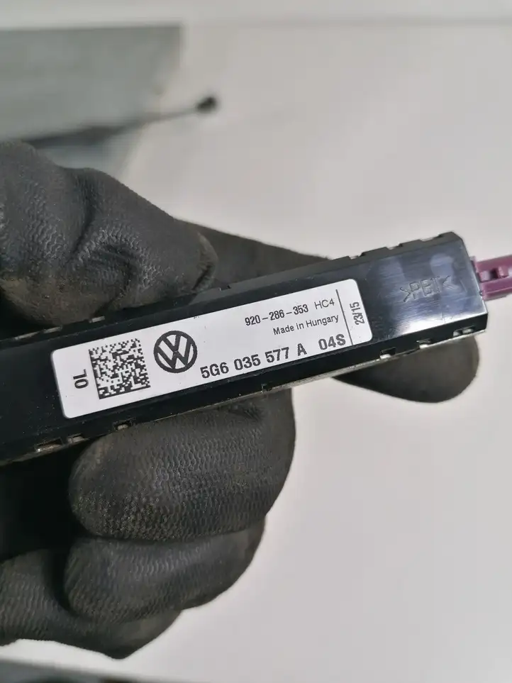 Volkswagen Golf VII (2013 - 2019) 5G6035577A Усилитель антенны — фото 2