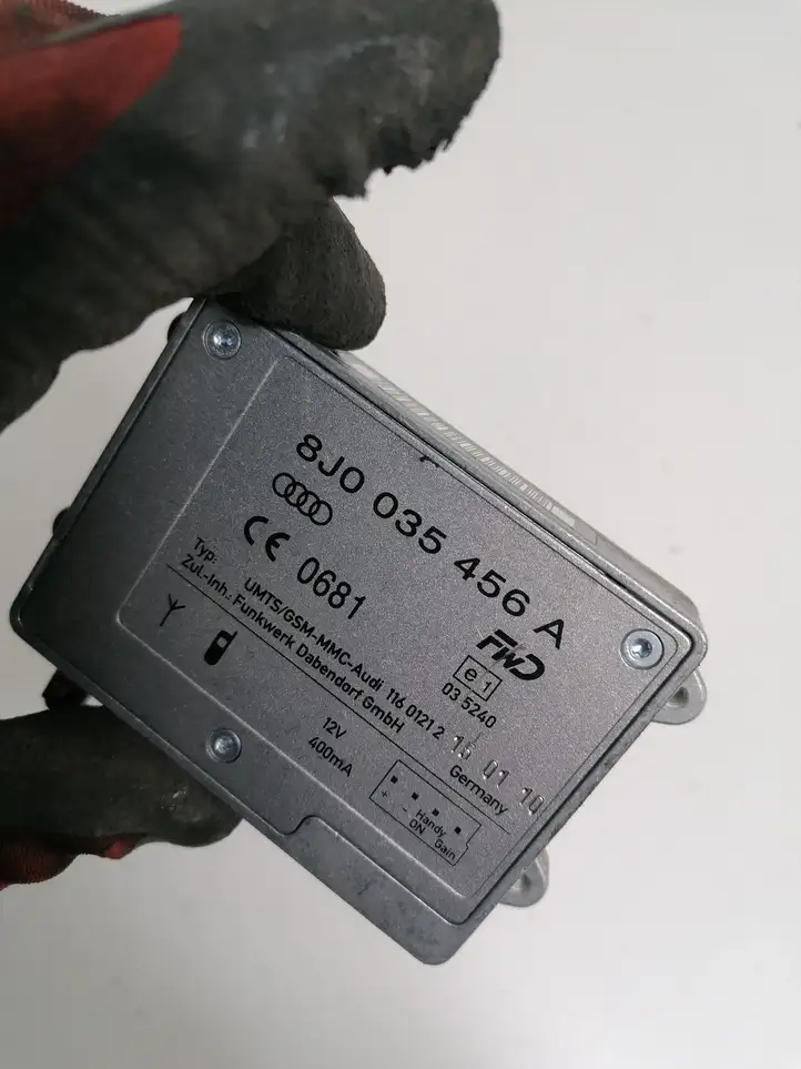 Audi A6 S6 C6 4F (2008 - 2011) 8J0035456A Усилитель антенны — фото 2