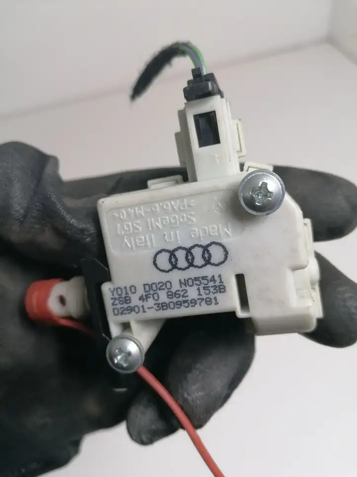 Audi A6 S6 C6 4F (2008 - 2011) 4F0862153B Мотор центрального замка — фото 3