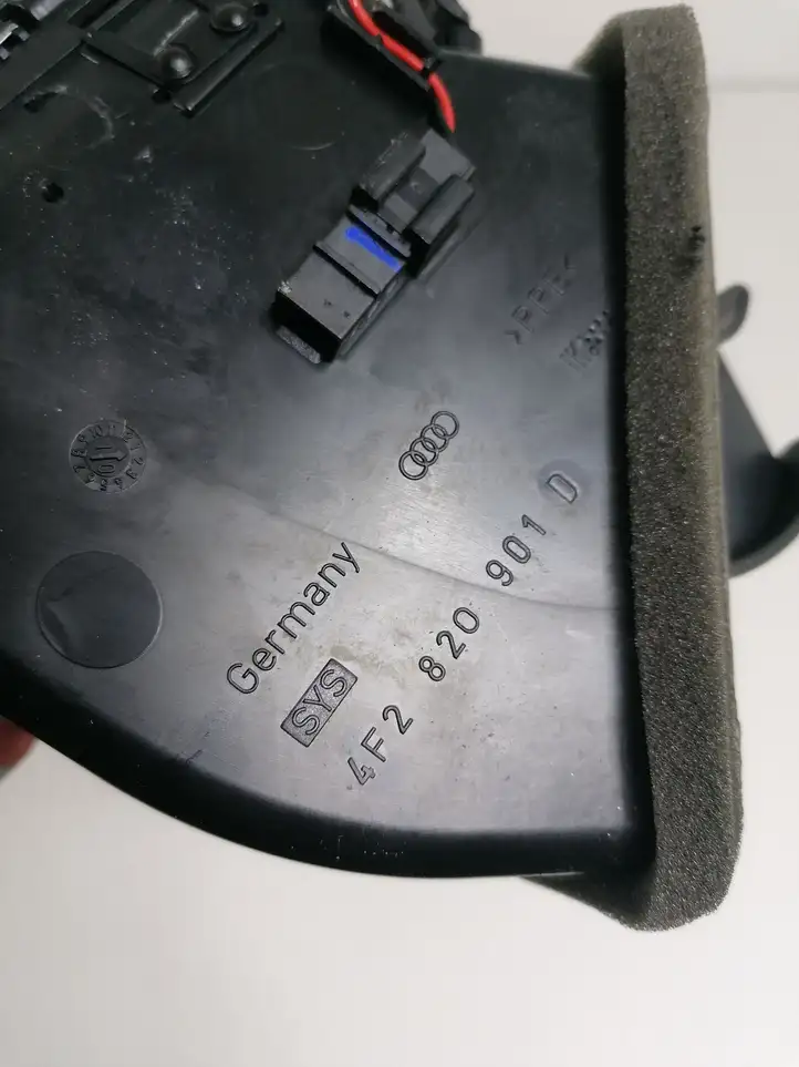 Audi A6 S6 C6 4F (2008 - 2011) 4F2820901D Боковой воздушный дефлектор — фото 2