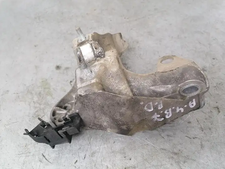 Audi A4 S4 B7 8E 8H (2004 - 2009) 8E0199352F Кронштейн двигателя — фото 1
