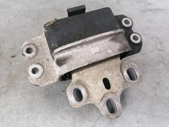 Volkswagen Touran I (2003 - 2010) 1K0199555Q Опора двигателя — фото 1