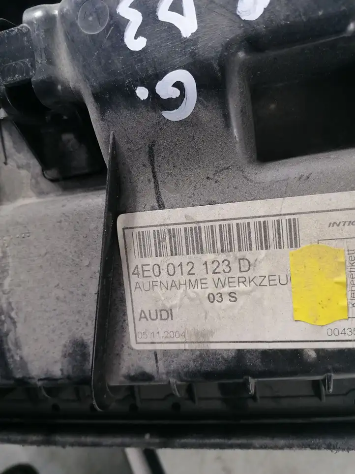Audi A8 S8 D3 4E (2005 - 2007) 4E0012123D Ящик для хранения в багажнике — фото 5