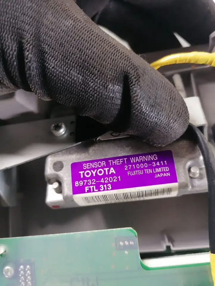 Toyota RAV 4 (XA30) (2006 - 2016) 8973242021 Передняя подсветка — фото 2