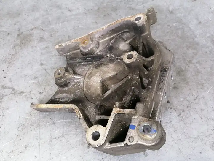 Opel Zafira B (2008 - 2014) 428702815 Кронштейн двигателя — фото 1
