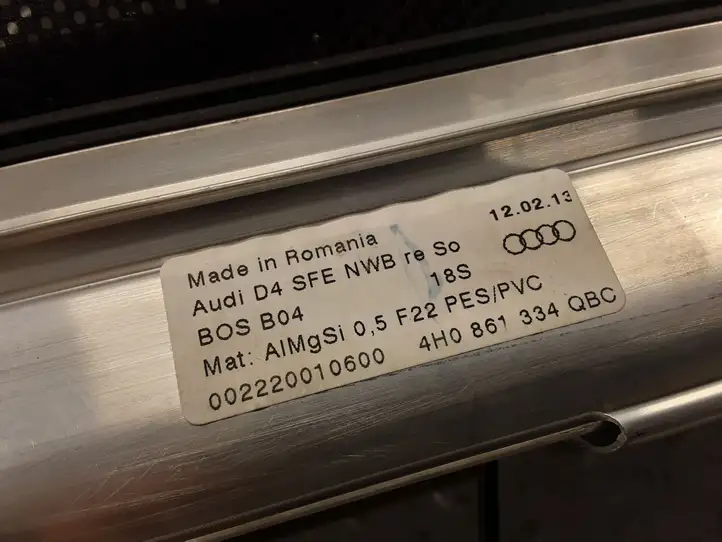 Audi A8 S8 D4 4H (2010 - 2014) 4H0861334QBC Солнцезащитная шторка багажника — фото 3