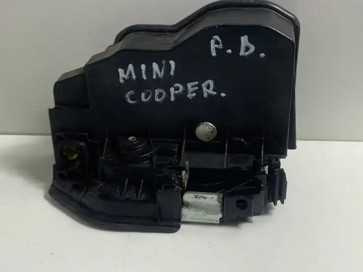 Mini Cooper Countryman R60 (2010 - 2016) 7318422 Замок передней двери — фото 1