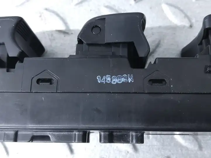 Nissan Pulsar (2014 - 2018) 254013ZL1A Блок кнопок стеклоподъемников — фото 6