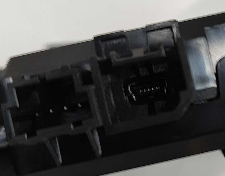 Tesla Model 3 (2017 - 2023)  109329500A Блок управления USB