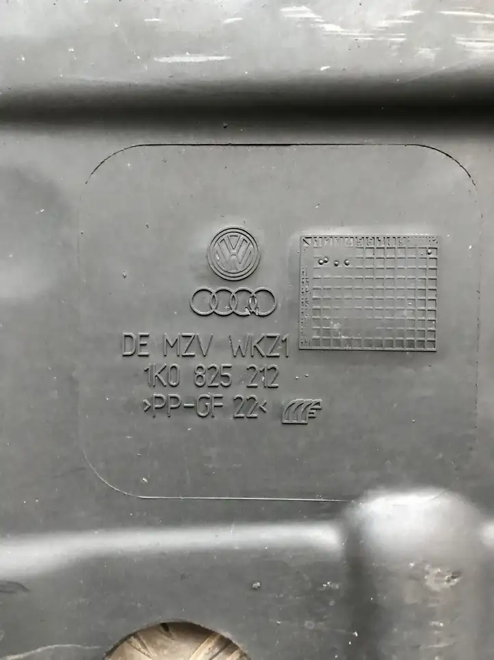 Audi A3/S3 8P (2008 - 2013) 1K0825212 Боковая защита днища — фото 2