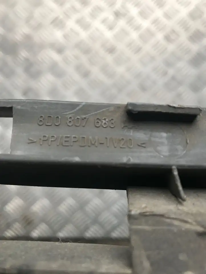Audi A4 S4 B5 8D (1999 - 2001) 8D0807683AA Нижняя решетка переднего бампера — фото 2