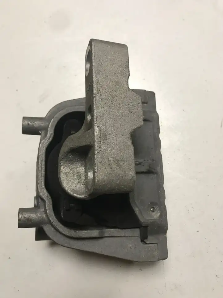 Audi A3/S3 8P (2008 - 2013) 1K0199262CB Опора двигателя — фото 4