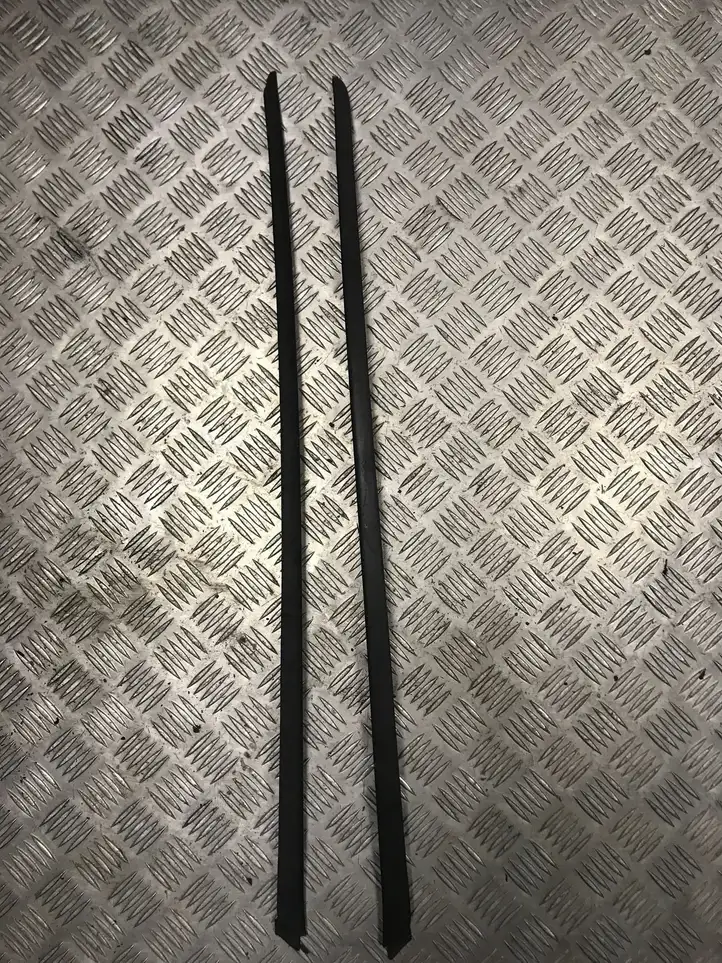 Audi A3/S3 8P (2008 - 2013) 8P0854327B Накладка стоек лобового стекла — фото 4