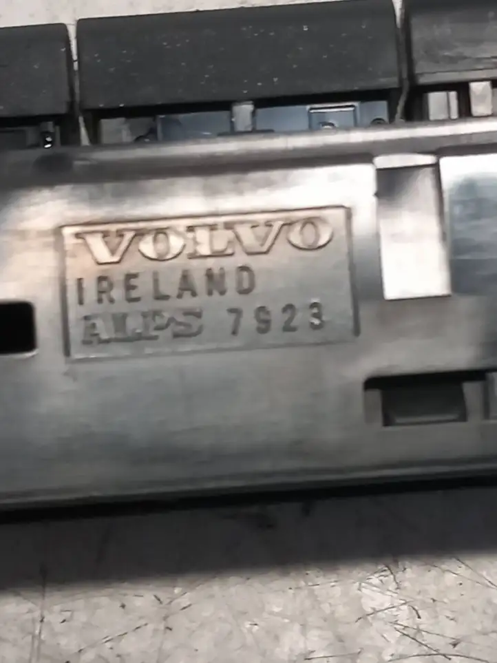 Volvo XC60 (2008 - 2013) MU042100017 Магнитола / мультимедийная система — фото 4