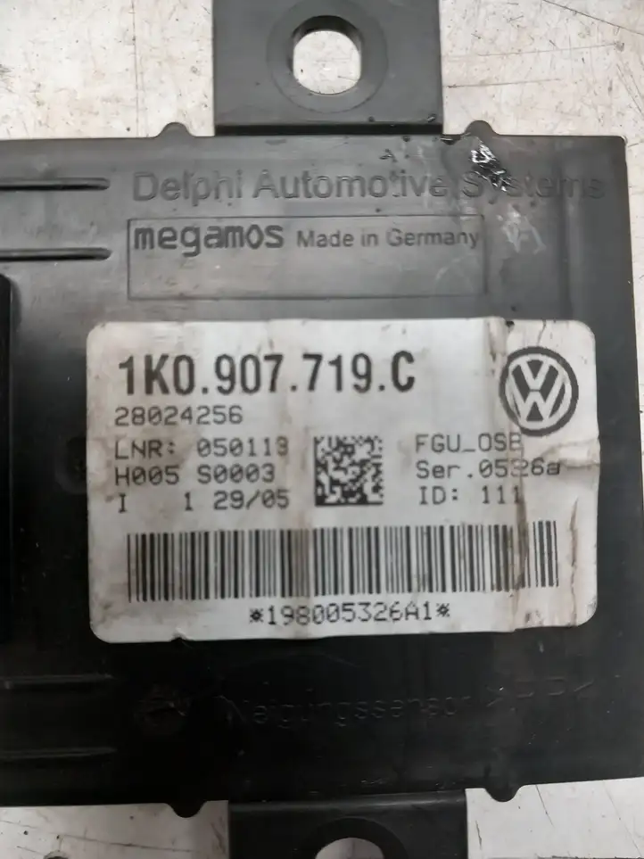 Audi A3/S3 8P (2004 - 2008) 1K0907719C Блок управления сигнализацией — фото 2