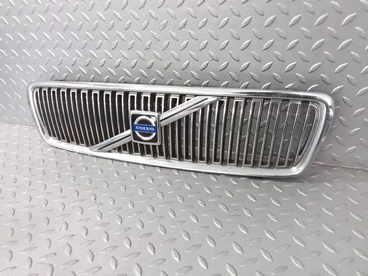 Volvo V70 (2000 - 2004) 9190385 Верхняя решетка радиатора — фото 1