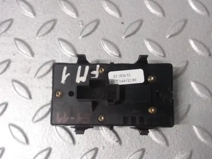 Ford Mondeo Mk III (2000 - 2007) 1S7T14A132BE Блок кнопок стеклоподъемников — фото 4