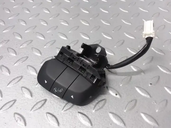 Subaru Forester SJ (2013 - 2018) Кнопки на рулевом колесе — фото 1