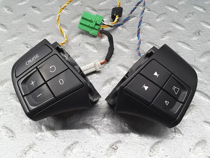 Volvo XC60 (2013 - 2017) 31264954 Кнопки на рулевом колесе — фото 1