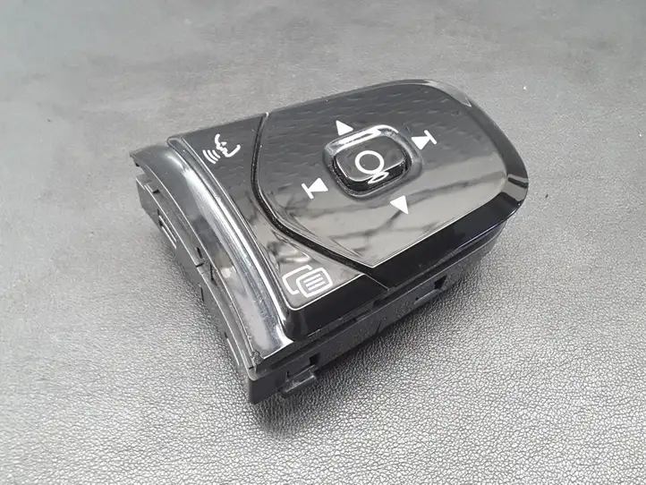 Volvo XC90 (2014 - 2019) 31443499 Кнопки на рулевом колесе — фото 1