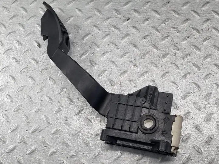 Opel Corsa D (2010 - 2014) 13305804 Педаль акселератора — фото 8