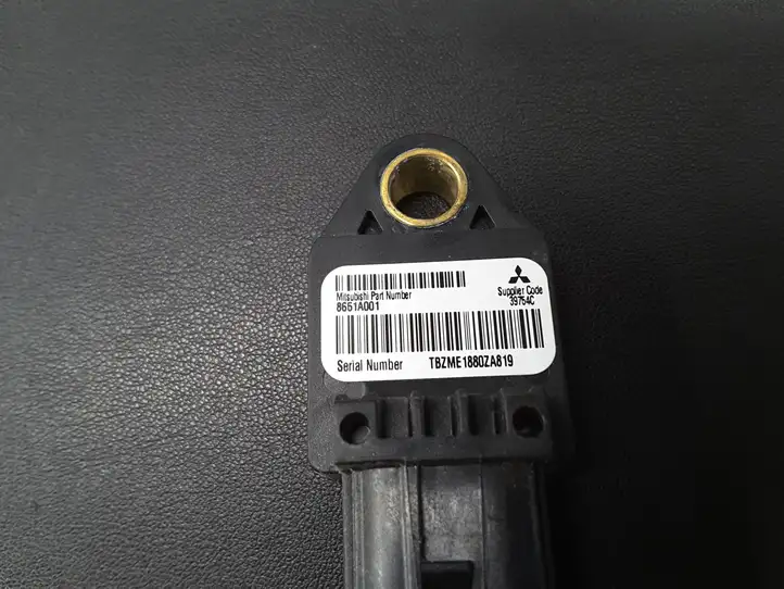 Mitsubishi Outlander (2007 - 2012) 8651A001 Датчик удара SRS — фото 3