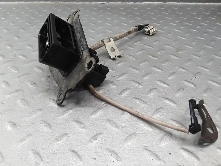 Toyota Yaris (2014 - 2019) 6214452010 Другая деталь коробки передач — фото 1