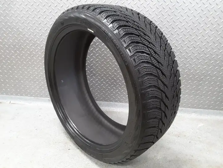 BMW X5 F15 (2013 - 2017) 24540R20 Зимняя шина R20 — фото 1